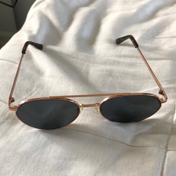 Black & Gold Sunglasses - Picture 3 of 5